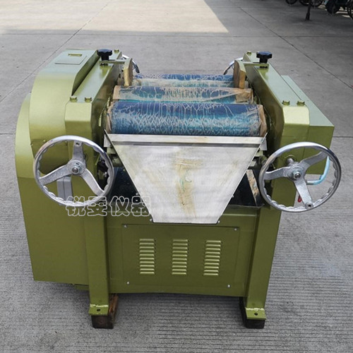 實(shí)驗(yàn)室生產(chǎn)小型三輥研磨機(jī)
